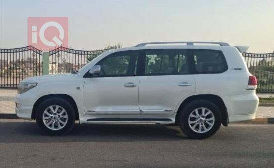 تۆیۆتا لاند کروزەر